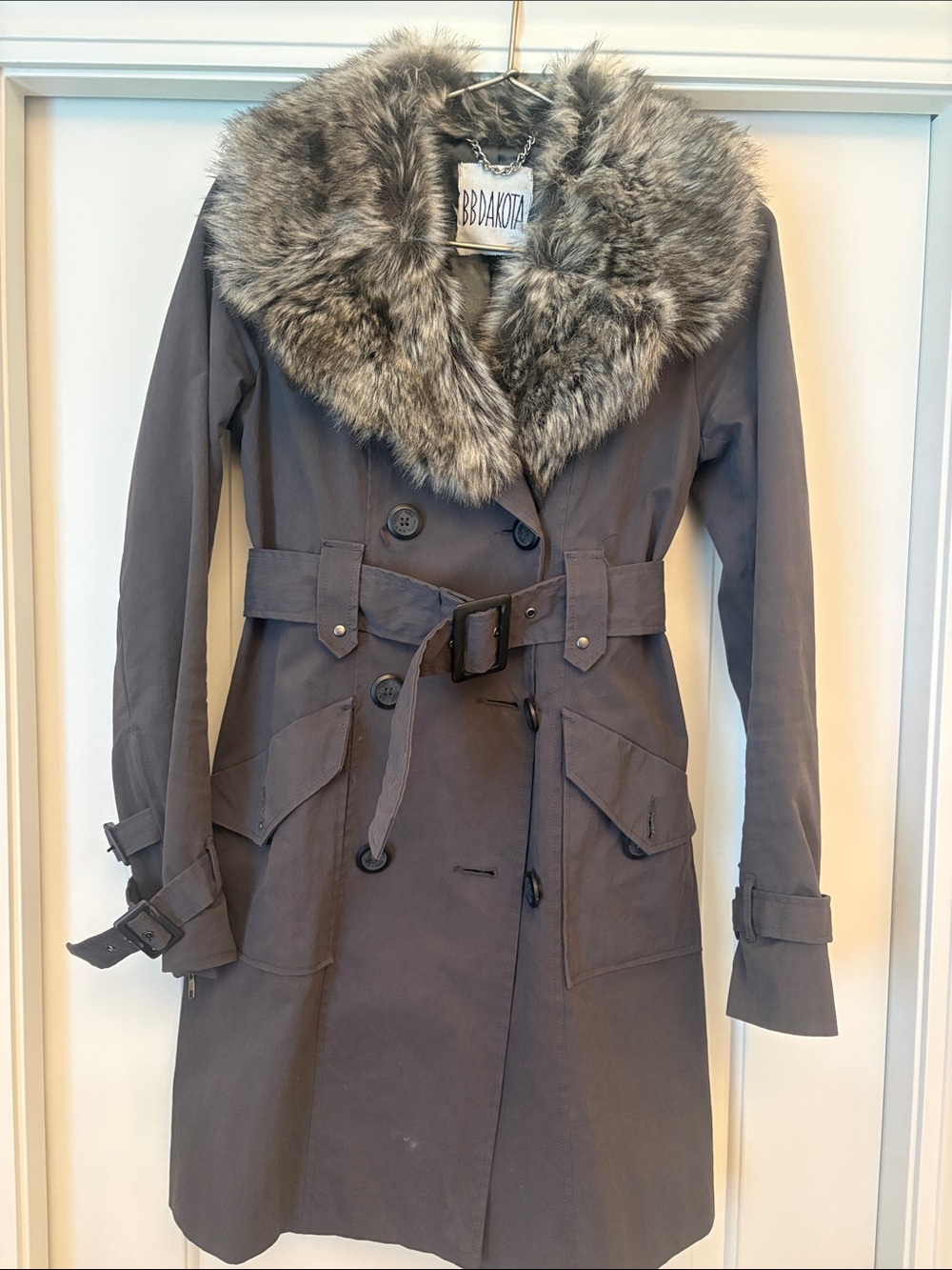 BB Dakota Taupe Trench Coat with Faux Fur Collar, sleeve detail